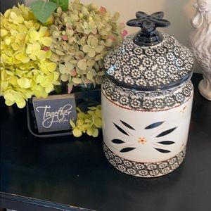 SALE PRICE!!!TEMP-TATIONS OLD WORLD COOKIE JAR